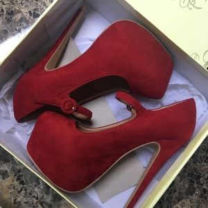 Red Pumps